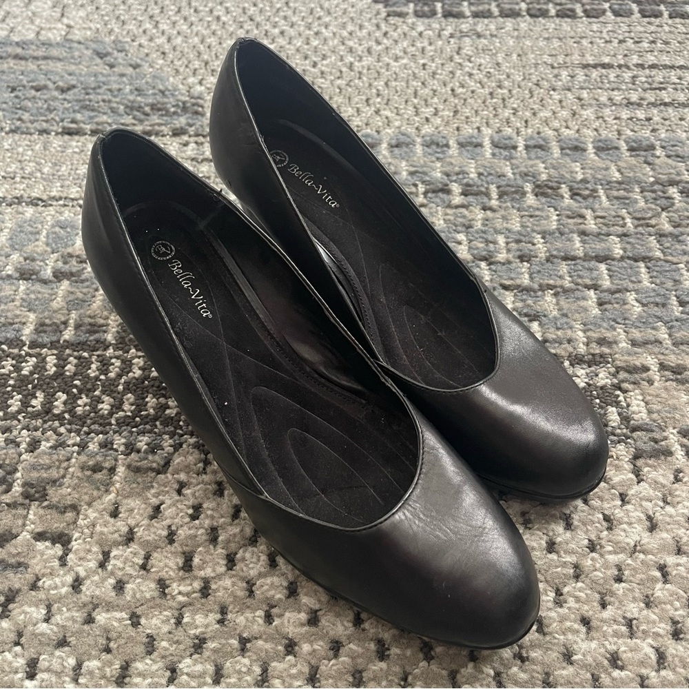 Ladies Bella Vita Chunky Heels in Black, Leather Upper, US Size 9.5 W
